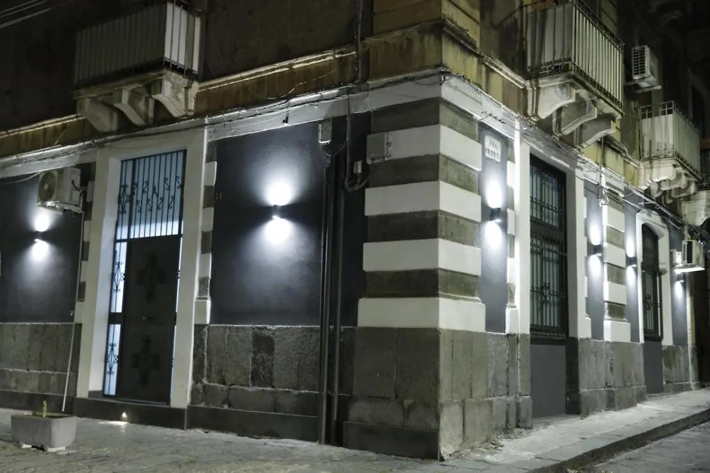 The House Porta Garibaldi Apartment Catania